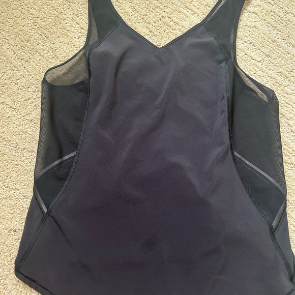 Lululemon tank top. Size 6 - Picture 3 of 5